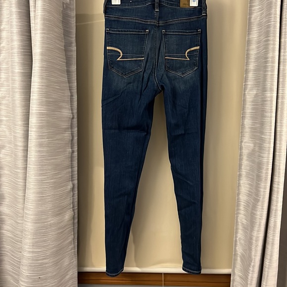 American Eagle super high rise blue jeans. Size 6, regular length - Picture 3 of 3